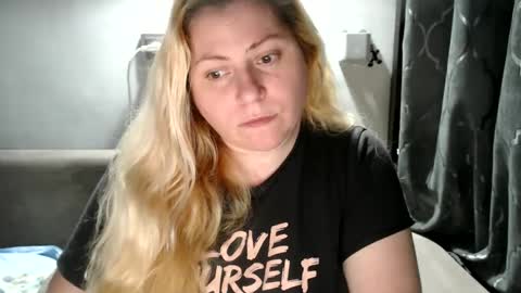 Snapshot of candycream74 chatting on February 20, 7:30 pm Laura online show from February 20, 7:30 pm