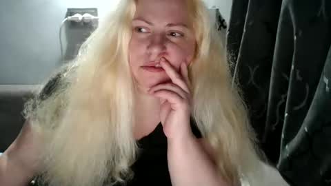 Snapshot of candycream74 chatting on March 10, 11:38 pm Laura online show from March 10, 11:38 pm