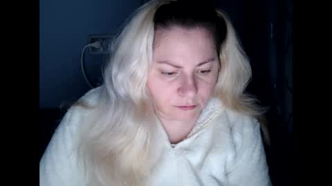 Snapshot of candycream74 chatting on October 7, 12:13 pm Laura online show from October 7, 12:13 pm