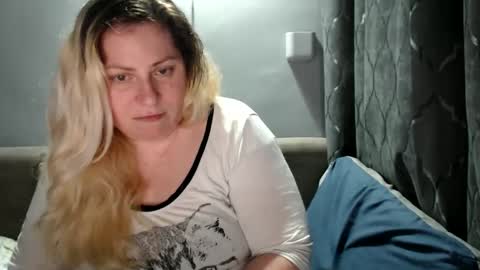 Snapshot of candycream74 chatting on November 4, 7:57 pm Laura online show from November 4, 7:57 pm