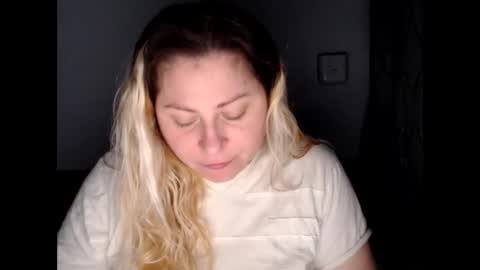 Snapshot of candycream74 chatting on November 30, 11:58 am Laura online show from November 30, 11:58 am