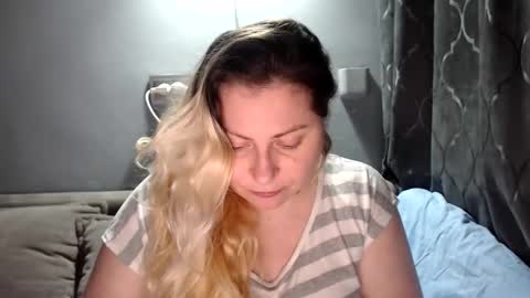 Laura online show from January 11, 8:03 pm