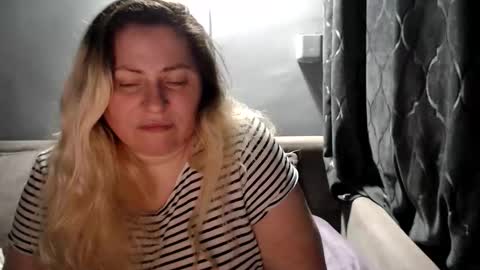 Laura online show from February 3, 2:53 am