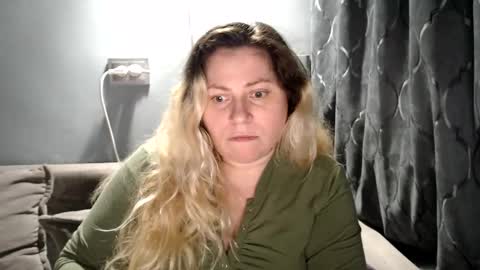 Laura online show from February 15, 11:34 pm