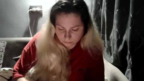 Laura online show from February 25, 7:01 pm