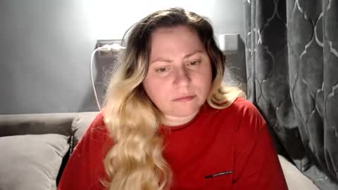 Laura online show from April 21, 1:42 am