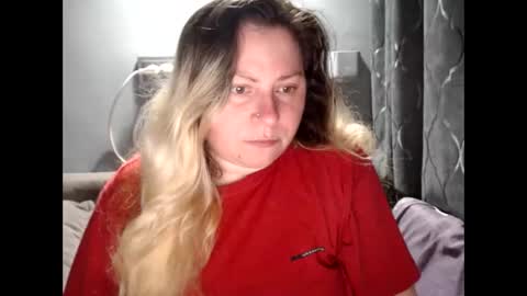 Laura online show from April 21, 8:44 pm