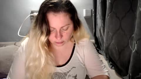 Snapshot of candycream74 chatting on May 4, 3:35 am Laura online show from May 4, 3:35 am