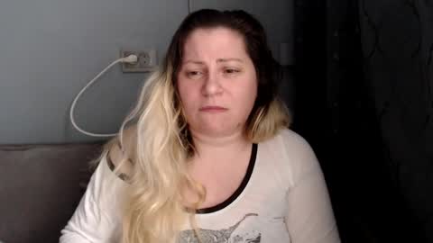 Snapshot of candycream74 chatting on May 5, 5:48 am Laura online show from May 5, 5:48 am