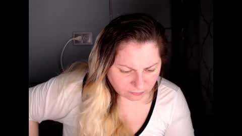 Snapshot of candycream74 chatting on May 27, 6:43 am Laura online show from May 27, 6:43 am