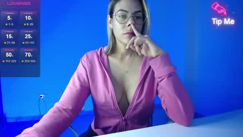 Candy Dowson online show from February 11, 10:37 am