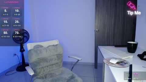 Candy Dowson online show from February 19, 11:49 am