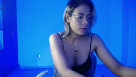 Candy Dowson online show from November 19, 10:59 am