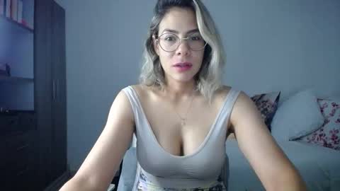 Snapshot of candydowson1 chatting on June 4, 10:10 am Candy Dowson online show from June 4, 10:10 am