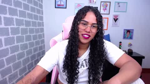 Snapshot of candyhot_sex chatting on December 11, 12:23 am Karen online show from December 11, 12:23 am