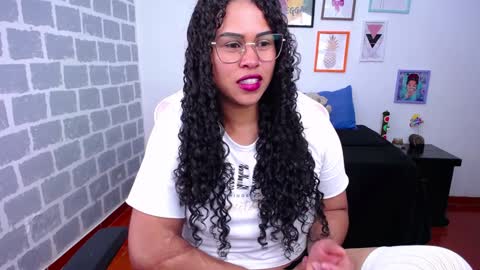 Snapshot of candyhot_sex chatting on December 11, 3:45 am Karen online show from December 11, 3:45 am