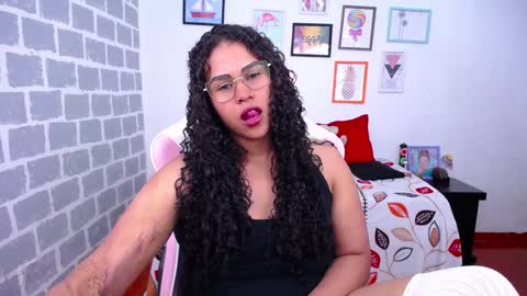 Snapshot of candyhot_sex chatting on December 21, 7:45 am Karen online show from December 21, 7:45 am