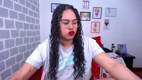 Snapshot of candyhot_sex chatting on January 6, 3:20 am Karen online show from January 6, 3:20 am