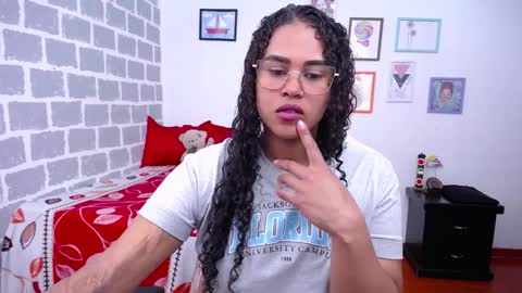 Snapshot of candyhot_sex chatting on February 5, 3:52 pm Karen online show from February 5, 3:52 pm