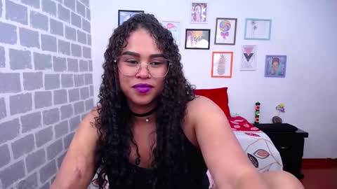 Snapshot of candyhot_sex chatting on February 24, 6:05 am Karen online show from February 24, 6:05 am