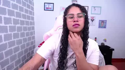 Snapshot of candyhot_sex chatting on February 25, 4:14 am Karen online show from February 25, 4:14 am