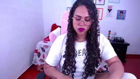 Snapshot of candyhot_sex chatting on February 8, 5:11 am Karen online show from February 8, 5:11 am