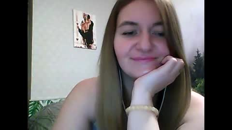 Snapshot of candyolime chatting on March 5, 12:38 am Daisy online show from March 5, 12:38 am