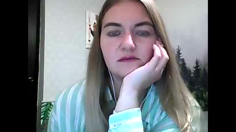 Snapshot of candyolime chatting on September 17, 8:43 pm Daisy online show from September 17, 8:43 pm