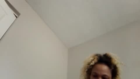Snapshot of candyredxo2024 chatting on October 2, 2:13 pm candyredxo2024 online show from October 2, 2:13 pm