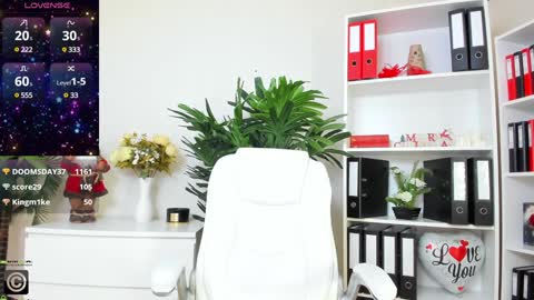 Snapshot of candywesst chatting on December 14, 11:18 am Candy My pleasure its in your hands online show from December 14, 11:18 am