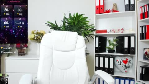 Snapshot of candywesst chatting on December 16, 11:33 am Candy My pleasure its in your hands online show from December 16, 11:33 am