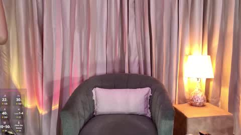 Isabella online show from March 22, 12:30 pm