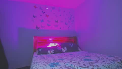 Canela online show from September 17, 12:45 am