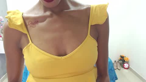 Snapshot of canella_hotx chatting on December 17, 4:21 pm Canela online show from December 17, 4:21 pm