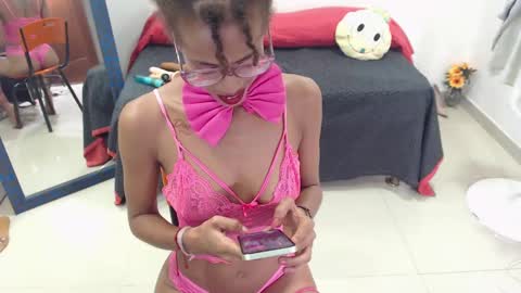 Snapshot of canella_hotx chatting on December 28, 8:25 pm Canela online show from December 28, 8:25 pm