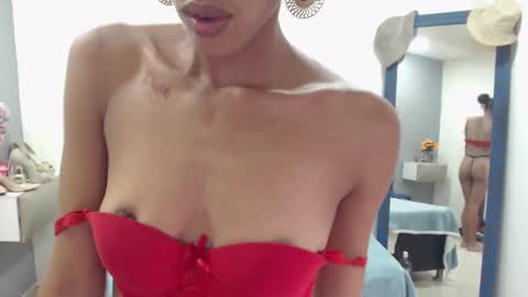 Snapshot of canella_hotx chatting on March 4, 6:39 pm Canela online show from March 4, 6:39 pm