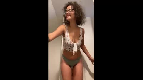 Snapshot of cannakams chatting on January 5, 6:13 pm online show from January 5, 6:13 pm