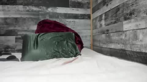 canuk1983 online show from March 15, 8:15 pm