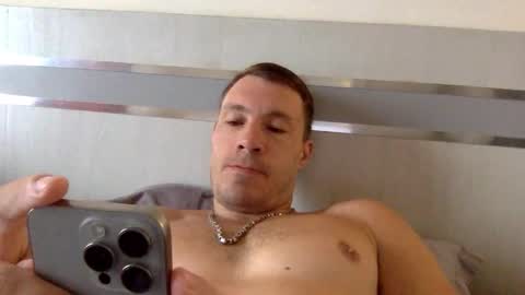 Snapshot of capt_oliver chatting on November 9, 4:00 am follow my twitter online show from November 9, 4:00 am