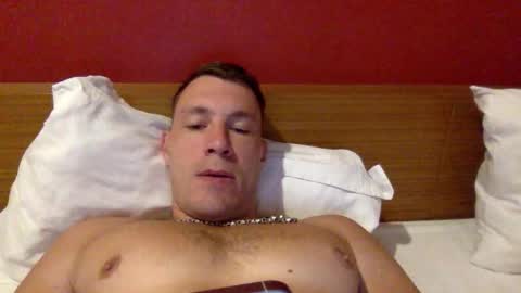 Snapshot of capt_oliver chatting on November 16, 6:08 am follow my twitter online show from November 16, 6:08 am