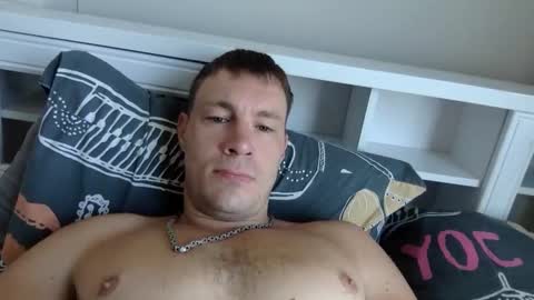 Snapshot of capt_oliver chatting on November 26, 5:30 am follow my twitter online show from November 26, 5:30 am