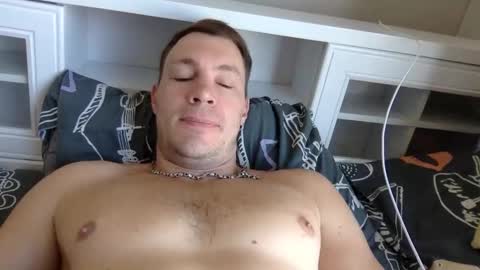 Snapshot of capt_oliver chatting on December 1, 6:18 am follow my twitter online show from December 1, 6:18 am