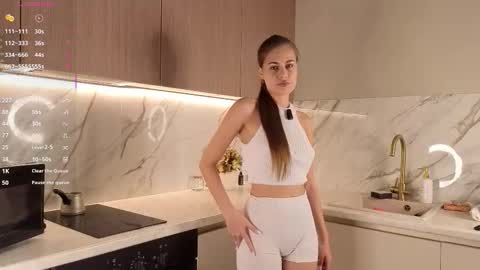 Snapshot of caramel_bella chatting on October 27, 5:55 am Bella online show from October 27, 5:55 am