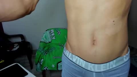 Snapshot of cardrey05 chatting on October 23, 11:24 pm Carlos and Cristian online show from October 23, 11:24 pm