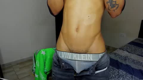 Snapshot of cardrey05 chatting on October 24, 11:28 am Carlos and Cristian online show from October 24, 11:28 am