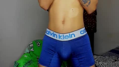 Snapshot of cardrey05 chatting on October 29, 9:11 am Carlos and Cristian online show from October 29, 9:11 am