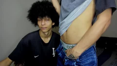 Snapshot of cardrey05 chatting on November 11, 8:42 pm Carlos and Cristian online show from November 11, 8:42 pm