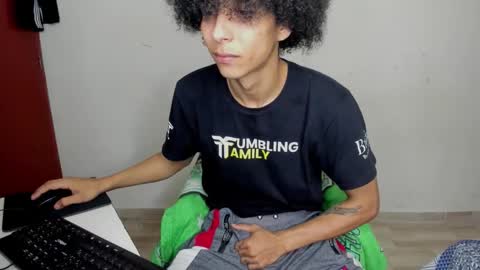 Snapshot of cardrey05 chatting on November 16, 5:13 am Carlos and Cristian online show from November 16, 5:13 am