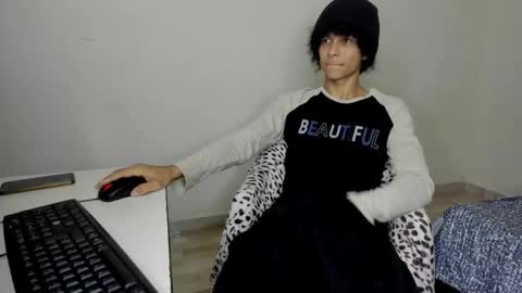 Snapshot of cardrey05 chatting on November 20, 12:33 am Carlos and Cristian online show from November 20, 12:33 am