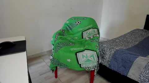 Snapshot of cardrey05 chatting on November 22, 9:47 pm Carlos and Cristian online show from November 22, 9:47 pm